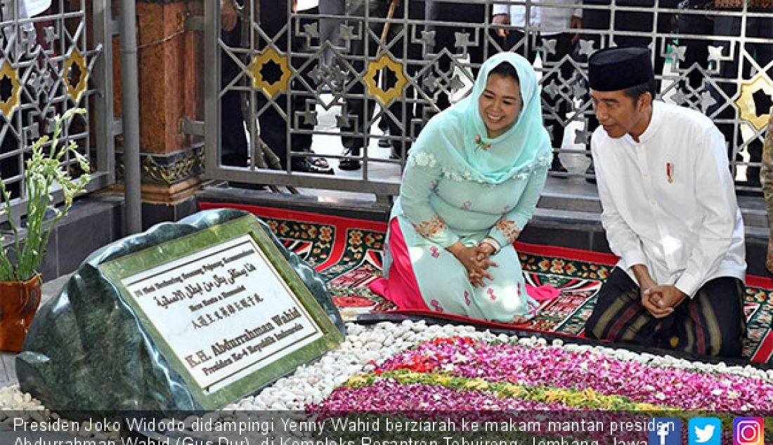 Presiden Joko Widodo didampingi Yenny Wahid berziarah ke makam mantan presiden Abdurrahman Wahid (Gus Dur), di Kompleks Pesantren Tebuireng, Jombang, Jawa Timur, Selasa (18/12). - JPNN.com