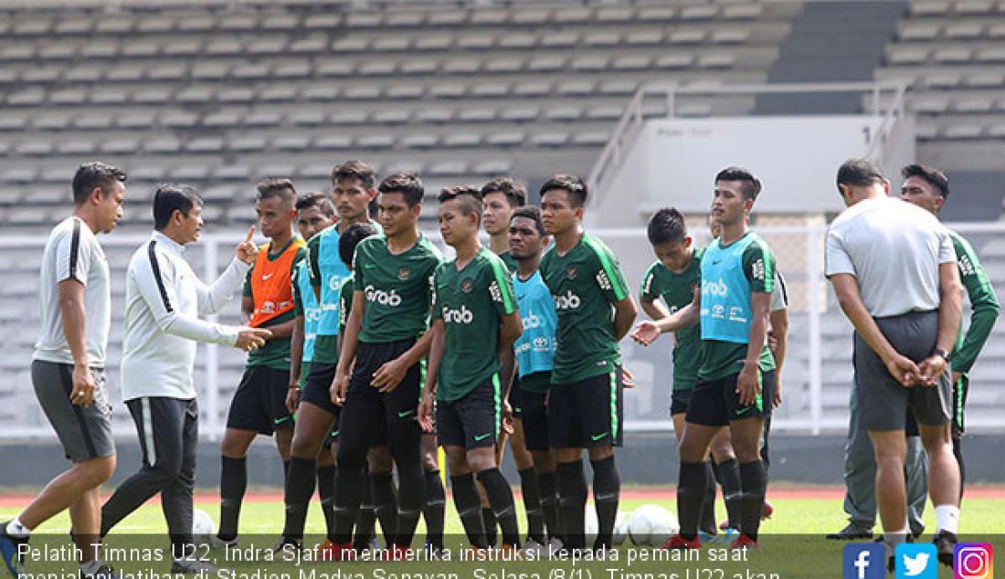 Pelatih Timnas U22, Indra Sjafri memberika instruksi kepada pemain saat menjalani latihan di Stadion Madya Senayan, Selasa (8/1). Timnas U22 akan dipersiapkan untuk mengikuti Piala AFF 22 di Kamboja pada Februari mendatang. - JPNN.com