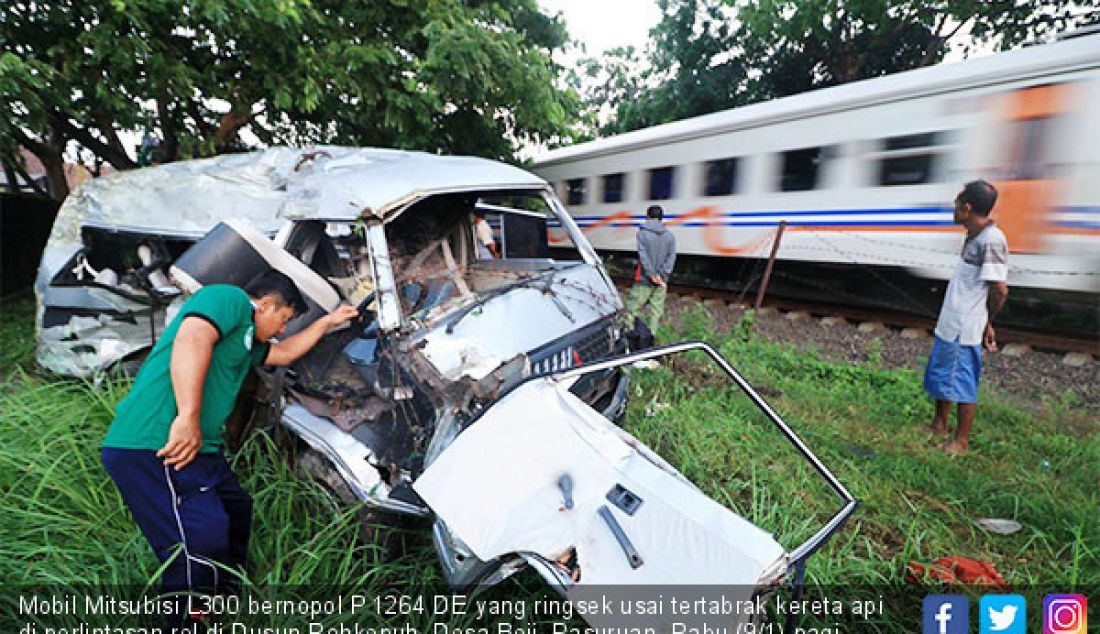 Mobil Mitsubisi L300 bernopol P 1264 DE yang ringsek usai tertabrak kereta api di perlintasan rel di Dusun Rohkepuh, Desa Beji, Pasuruan, Rabu (9/1) pagi. Kecelakaan travel ini mengakibatkan 5 orang meninggal dan 1 kritis. - JPNN.com