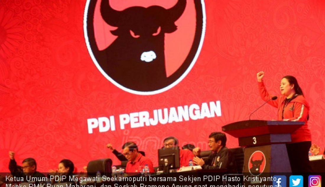 Ketua Umum PDIP Megawati Soekarnoputri bersama Sekjen PDIP Hasto Kristiyanto, Menko PMK Puan Maharani, dan Seskab Pramono Anung saat menghadiri penutupan Rakornas PDIP, Jakarta, Jumat (11/1). Rakornas dan peringatan HUT ke-46 PDIP menelurkan 12 poin rekomendasi, salah satunya memerangi penyebaran hoaks dan fitnah dalam Pemilihan Umum 2019. - JPNN.com