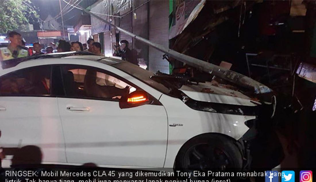 RINGSEK: Mobil Mercedes CLA 45 yang dikemudikan Tony Eka Pratama menabrak tiang listrik. Tak hanya tiang, mobil juga menyasar lapak penjual bunga (inset) sebelum akhirnya berhenti. - JPNN.com