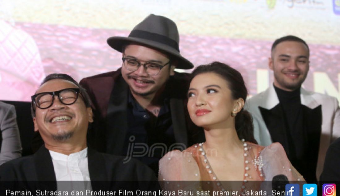 Pemain, Sutradara dan Produser Film Orang Kaya Baru saat premier, Jakarta, Senin (21/1). - JPNN.com