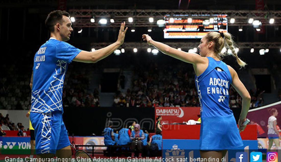 Ganda Campuran Inggris Chris Adcock dan Gabrielle Adcock saat bertanding di Daihatsu Indonesia Master 2019, Jakarta, Selasa (22/1). - JPNN.com