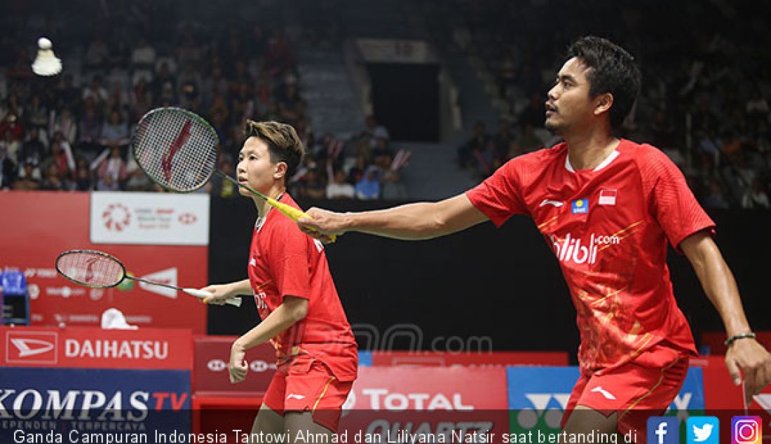 Ganda Campuran Indonesia Tantowi Ahmad dan Liliyana Natsir saat bertanding di Daihatsu Indonesia Master 2019, Jakarta, Selasa (22/1). - JPNN.com