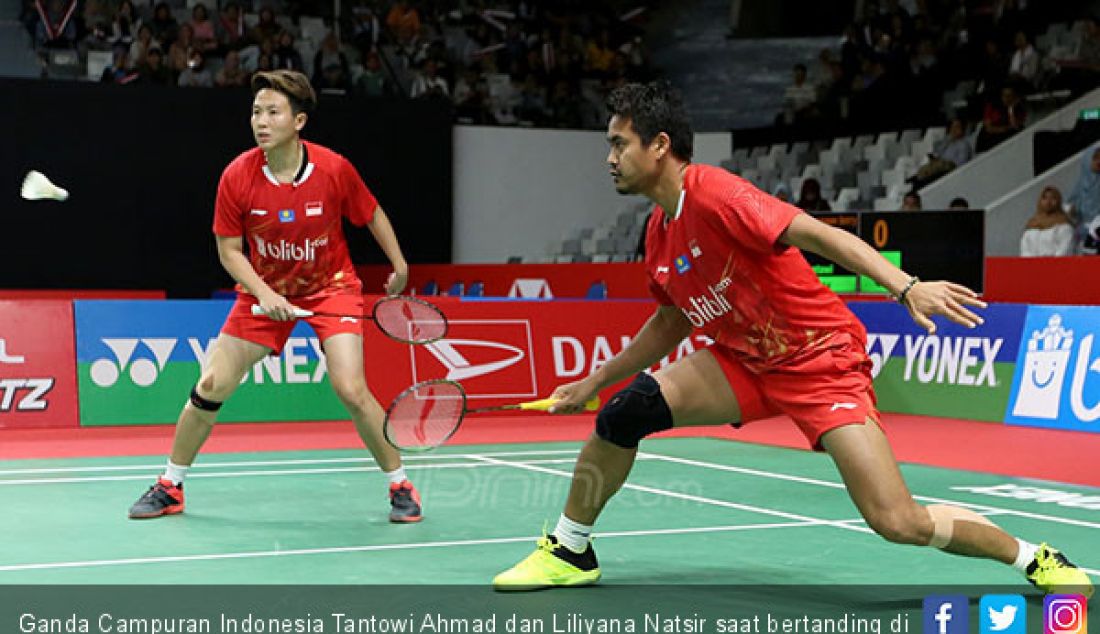 Ganda Campuran Indonesia Tantowi Ahmad dan Liliyana Natsir saat bertanding di Daihatsu Indonesia Master 2019, Jakarta, Selasa (22/1). - JPNN.com