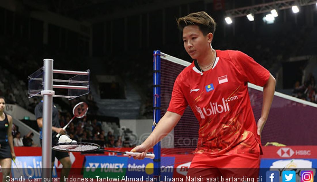 Ganda Campuran Indonesia Tantowi Ahmad dan Liliyana Natsir saat bertanding di Daihatsu Indonesia Master 2019, Jakarta, Selasa (22/1). - JPNN.com