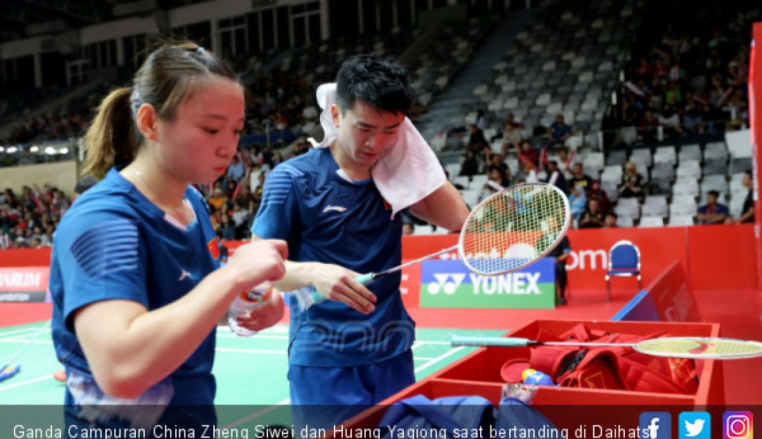 Ganda Campuran China Zheng Siwei dan Huang Yaqiong saat bertanding di Daihatsu Indonesia Master 2019, Jakarta, Selasa (22/1). - JPNN.com