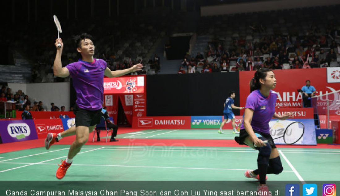 Ganda Campuran Malaysia Chan Peng Soon dan Goh Liu Ying saat bertanding di Daihatsu Indonesia Master 2019, Jakarta, Selasa (22/1). - JPNN.com