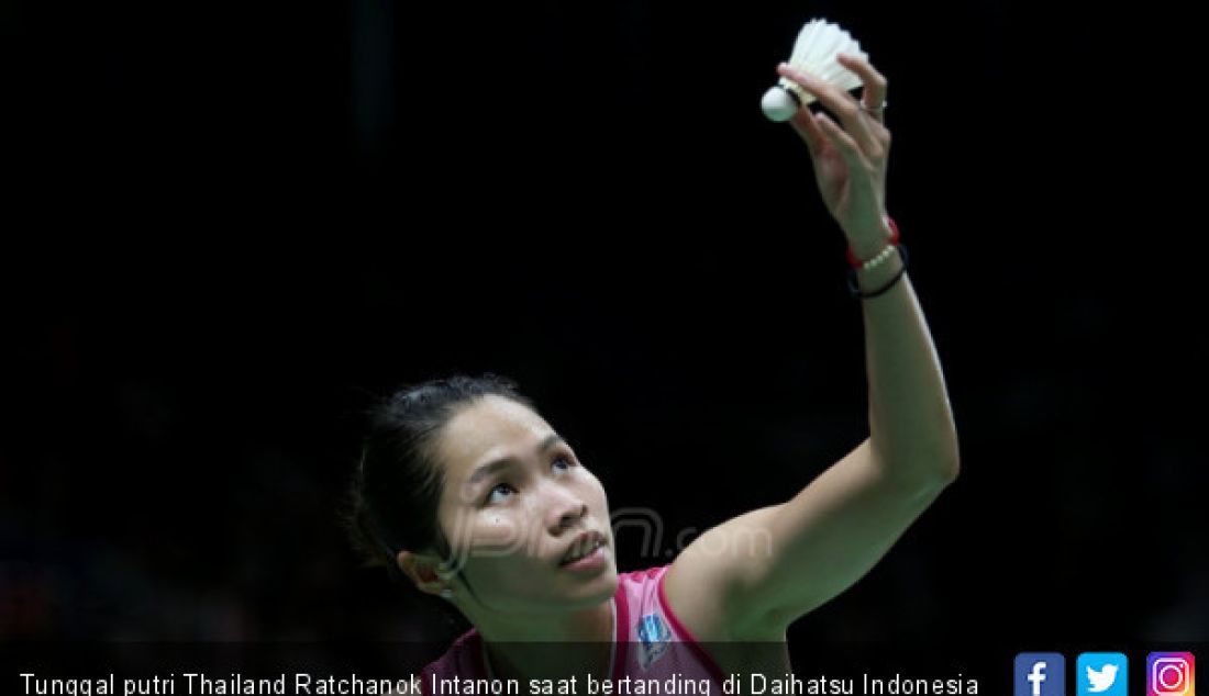 Tunggal putri Thailand Ratchanok Intanon saat bertanding di Daihatsu Indonesia Master 2019, Jakarta, Kamis (24/1). - JPNN.com