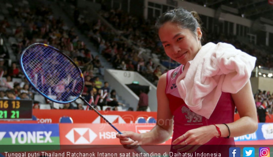 Tunggal putri Thailand Ratchanok Intanon saat bertanding di Daihatsu Indonesia Master 2019, Jakarta, Kamis (24/1). - JPNN.com