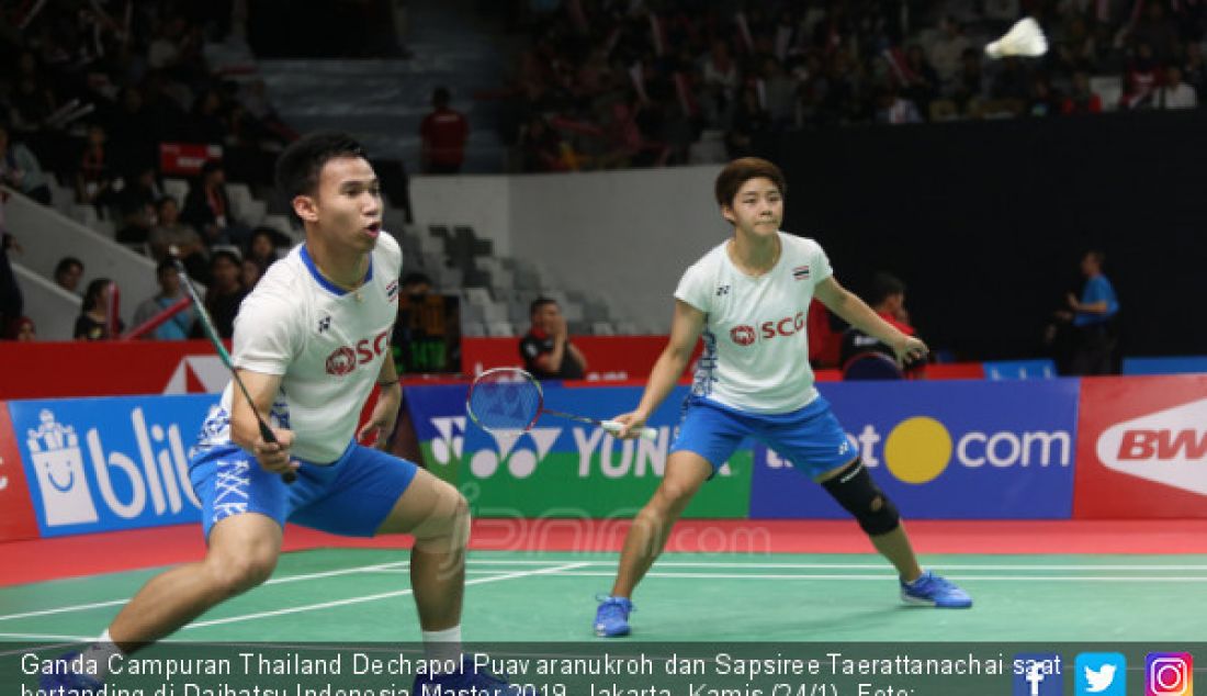 Ganda Campuran Thailand Dechapol Puavaranukroh dan Sapsiree Taerattanachai saat bertanding di Daihatsu Indonesia Master 2019, Jakarta, Kamis (24/1). - JPNN.com