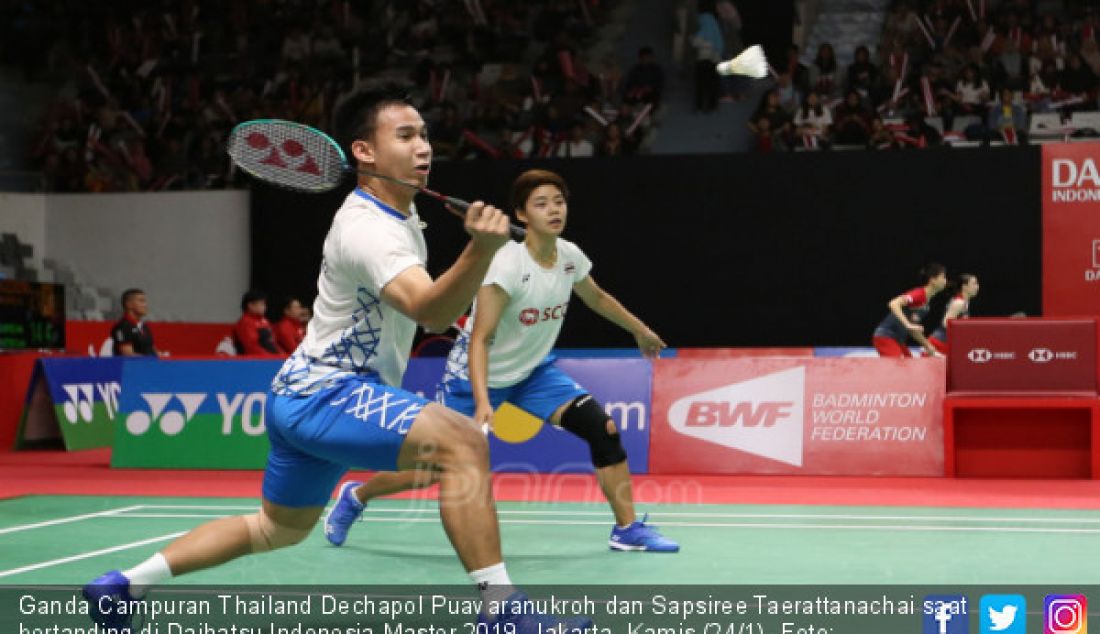 Ganda Campuran Thailand Dechapol Puavaranukroh dan Sapsiree Taerattanachai saat bertanding di Daihatsu Indonesia Master 2019, Jakarta, Kamis (24/1). - JPNN.com