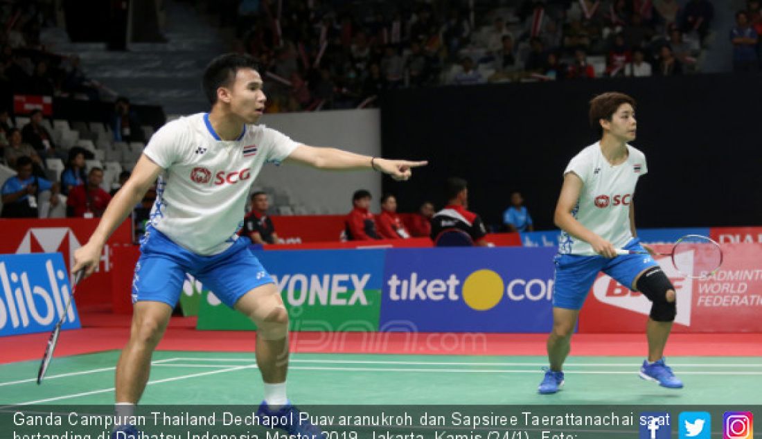 Ganda Campuran Thailand Dechapol Puavaranukroh dan Sapsiree Taerattanachai saat bertanding di Daihatsu Indonesia Master 2019, Jakarta, Kamis (24/1). - JPNN.com