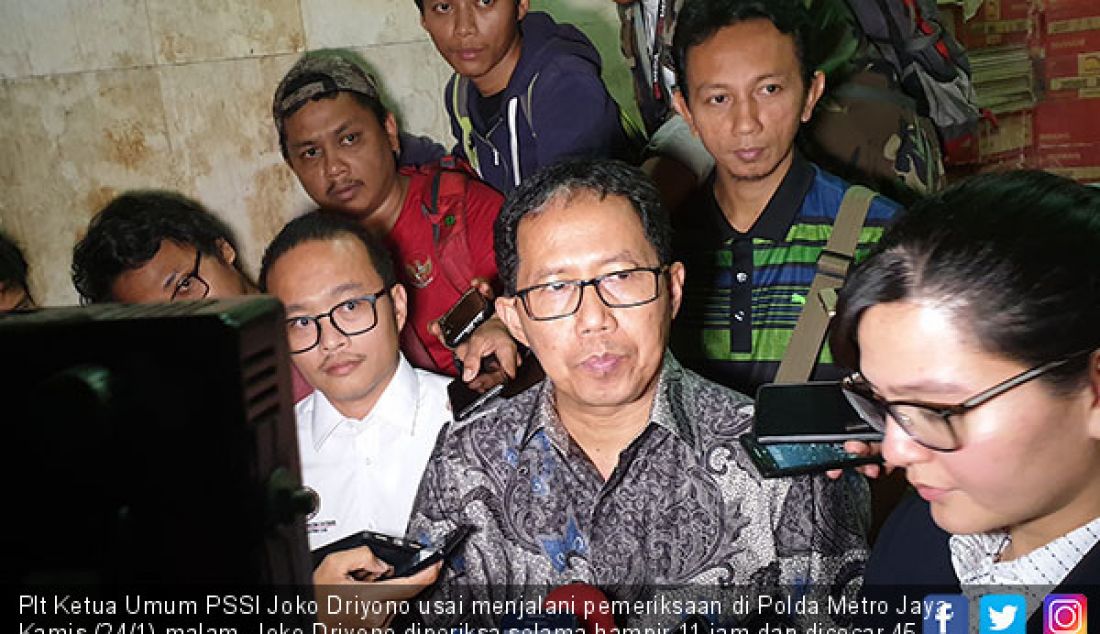 Plt Ketua Umum PSSI Joko Driyono usai menjalani pemeriksaan di Polda Metro Jaya, Kamis (24/1) malam. Joko Driyono diperiksa selama hampir 11 jam dan dicecar 45 pertanyaan. - JPNN.com