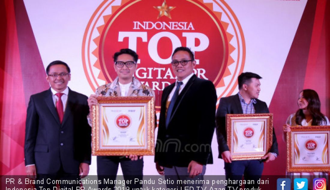 PR & Brand Communications Manager Pandu Setio menerima penghargaan dari Indonesia Top Digital PR Awards 2019 untuk kategori LED TV. Azan TV produk terbaru Sharp menjadi perbincangan di mesin pencari,sosial media,portal berita - JPNN.com
