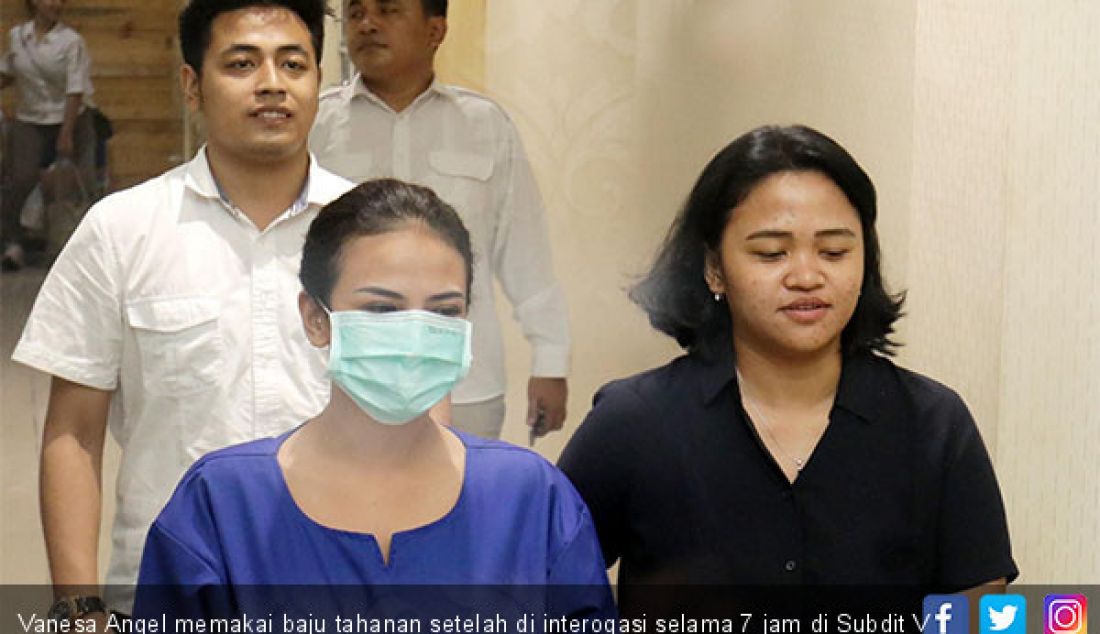 Vanesa Angel memakai baju tahanan setelah di interogasi selama 7 jam di Subdit V Siber Polda Jatim Surabaya, Kamis (8/2). - JPNN.com