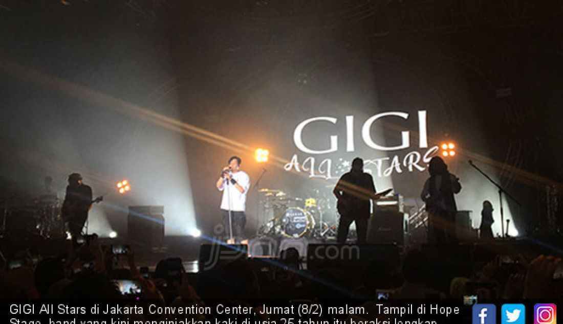GIGI All Stars di Jakarta Convention Center, Jumat (8/2) malam. Tampil di Hope Stage, band yang kini menginjakkan kaki di usia 25 tahun itu beraksi lengkap dengan formasi awal bertema GIGI All Stars. - JPNN.com