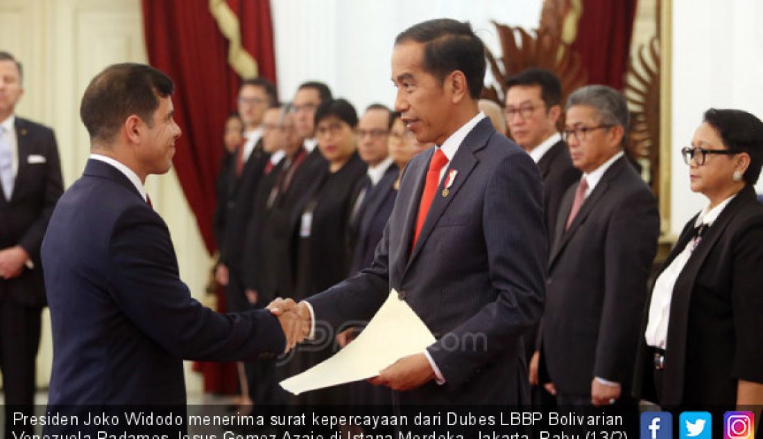 Presiden Joko Widodo menerima surat kepercayaan dari Dubes LBBP Bolivarian Venezuela Radames Jesus Gomez Azaje di Istana Merdeka, Jakarta, Rabu (13/2). - JPNN.com