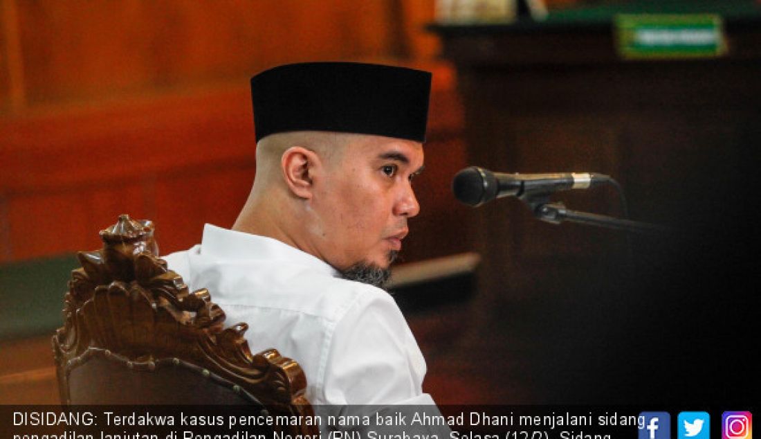 DISIDANG: Terdakwa kasus pencemaran nama baik Ahmad Dhani menjalani sidang pengadilan lanjutan di Pengadilan Negeri (PN) Surabaya, Selasa (12/2). Sidang kedua ini beragendakan pembacaan eksepsi. - JPNN.com