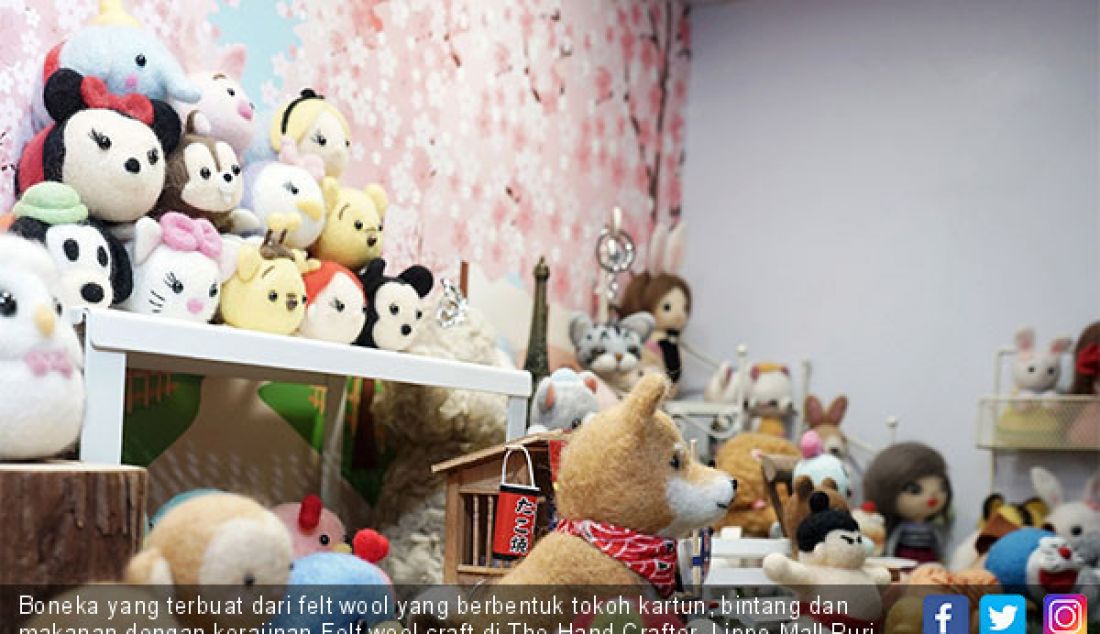Boneka yang terbuat dari felt wool yang berbentuk tokoh kartun, bintang dan makanan dengan kerajinan Felt wool craft di The Hand Crafter Lippo Mall Puri St. Moritz, Jakarta, Rabu (13/2). - JPNN.com