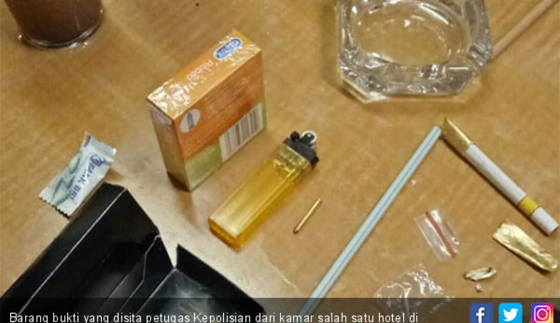 Barang bukti yang disita petugas Kepolisian dari kamar salah satu hotel di Jakarta saat penangkapan Andi Arief. - JPNN.com