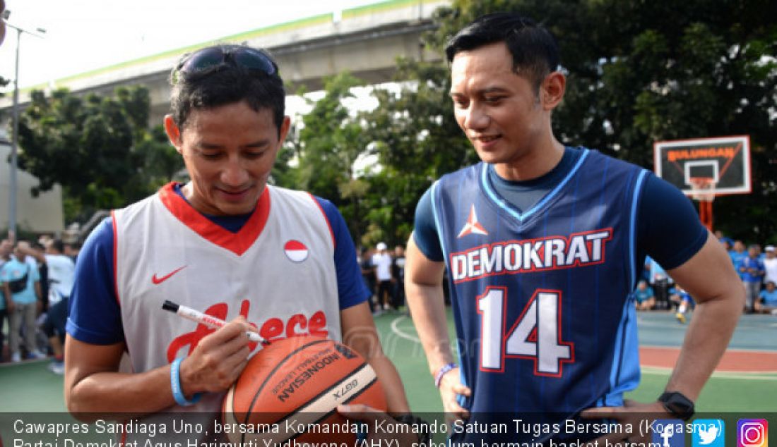 Cawapres Sandiaga Uno, bersama Komandan Komando Satuan Tugas Bersama (Kogasma) Partai Demokrat Agus Harimurti Yudhoyono (AHY), sebelum bermain basket bersama, Jakarta, Minggu (17/3). - JPNN.com