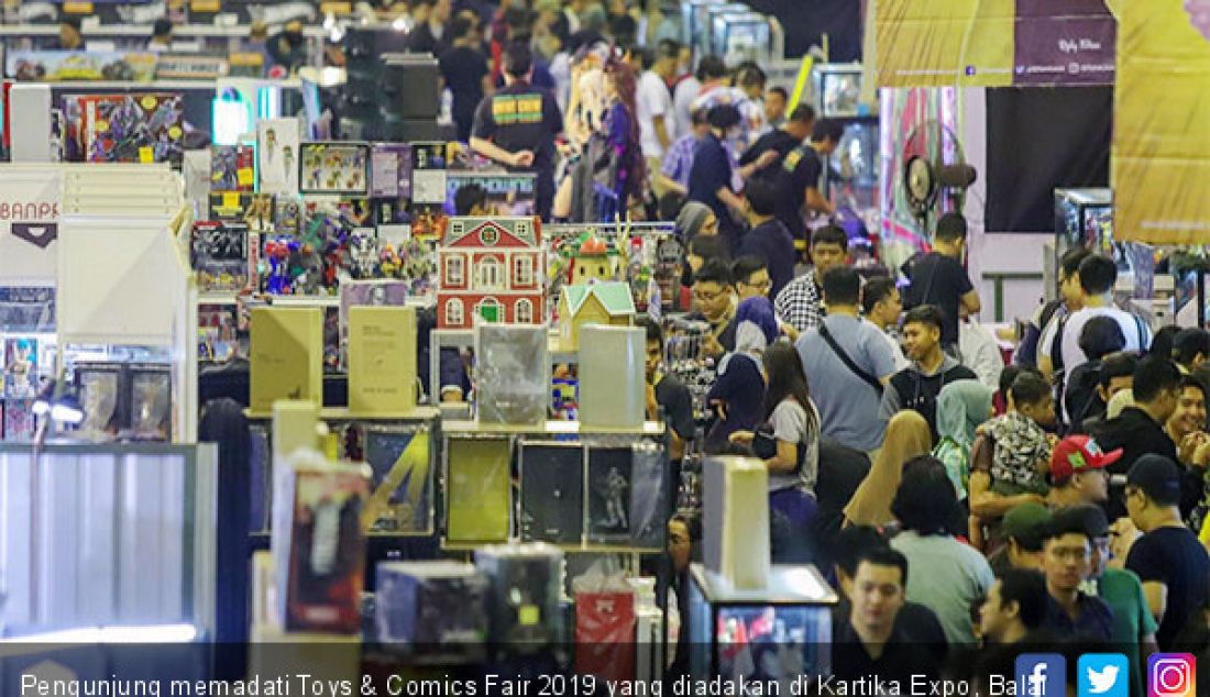 Pengunjung memadati Toys & Comics Fair 2019 yang diadakan di Kartika Expo, Balai Kartini, Jakarta, Minggu (17/3). - JPNN.com