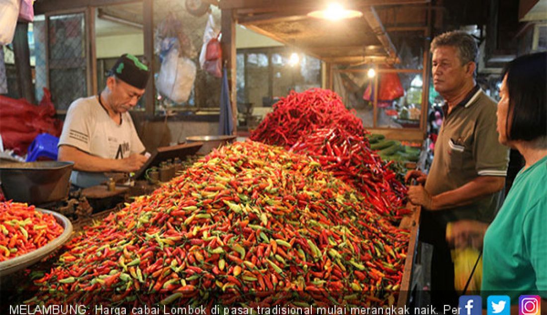 MELAMBUNG: Harga cabai Lombok di pasar tradisional mulai merangkak naik. Per hari, kenaikannya bisa mencapai Rp 2.000 per kilogram. - JPNN.com