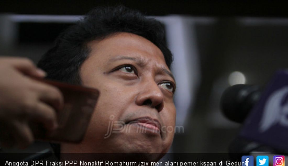Anggota DPR Fraksi PPP Nonaktif Romahurmuziy menjalani pemeriksaan di Gedung KPK, Jakarta, Jumat (22/3). - JPNN.com