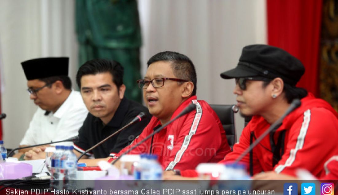 Sekjen PDIP Hasto Kristiyanto bersama Caleg PDIP saat jumpa pers peluncuran iklan dan jingel kampanye PDIP 1 dan 3, Jakarta, Sabtu (23/3). - JPNN.com