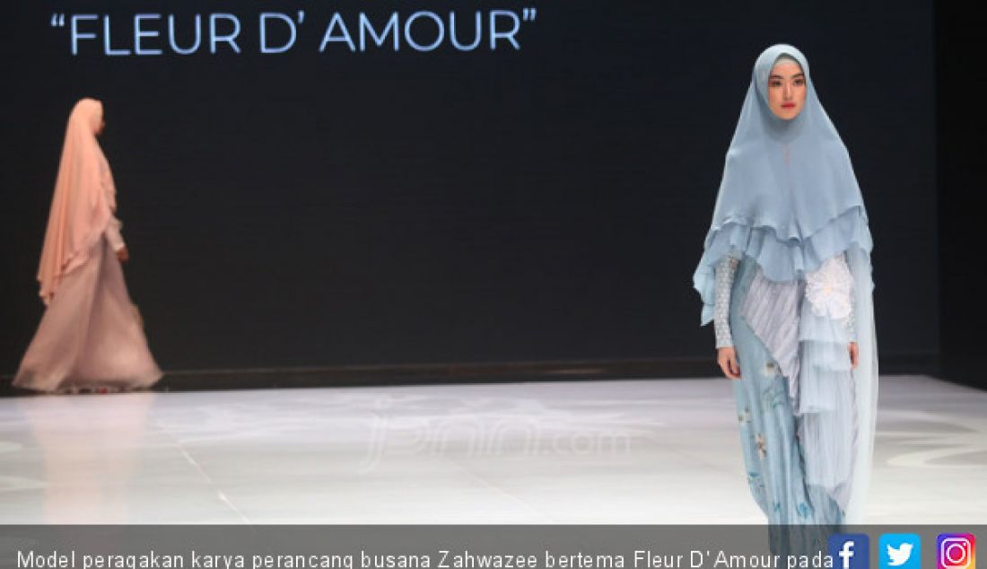 Model peragakan karya perancang busana Zahwazee bertema Fleur D' Amour pada Indonesia Fashion Week 2019, Jakarta, Kamis (28/3). - JPNN.com
