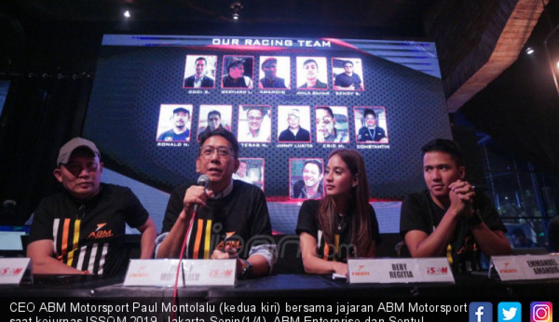 CEO ABM Motorsport Paul Montolalu (kedua kiri) bersama jajaran ABM Motorsport saat kejurnas ISSOM 2019, Jakarta,Senin(1/4). ABM Enterprise dan Sentul Internasional Circuit akan menggelar Seri pertama ISSOM pada 5-7 April 2019 - JPNN.com