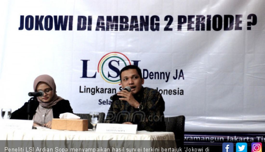 Peneliti LSI Ardian Sopa menyampaikan hasil survei terkini bertajuk ‘Jokowi di Ambang 2 Periode?’, Jakarta, Selasa (2/4). - JPNN.com
