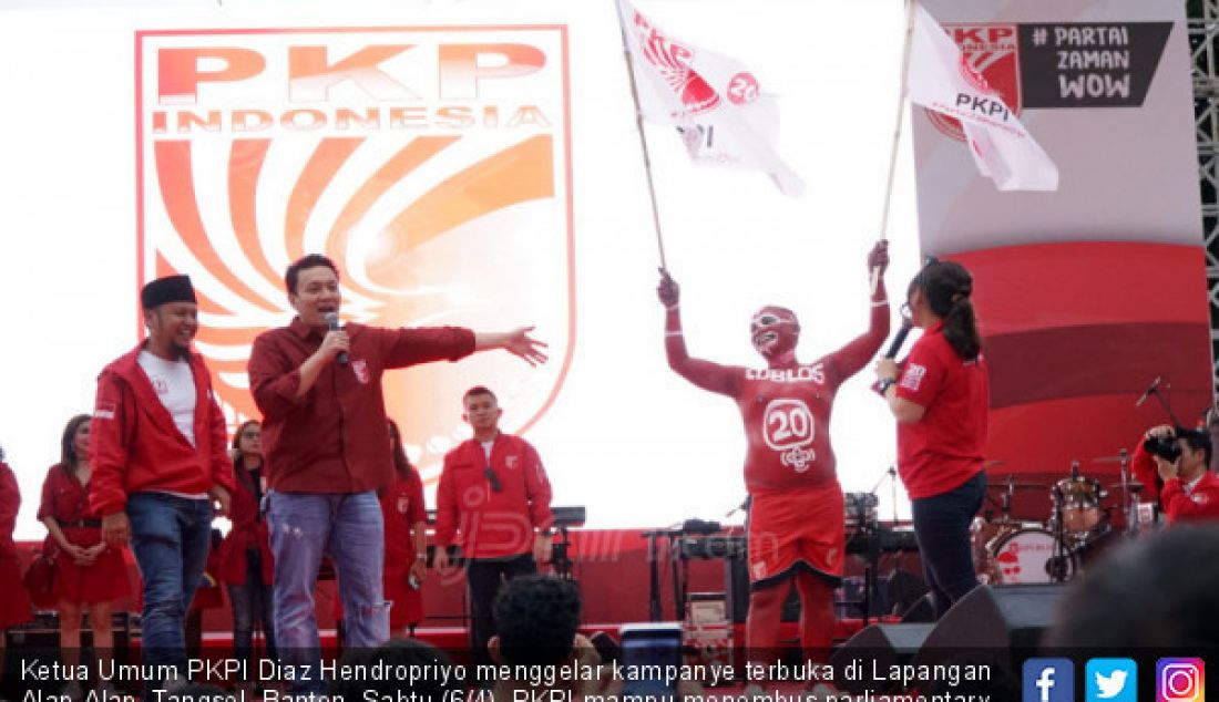 Ketua Umum PKPI Diaz Hendropriyo menggelar kampanye terbuka di Lapangan Alap-Alap, Tangsel, Banten, Sabtu (6/4). PKPI mampu menembus parliamentary threshold (PT) 4% dan mengirimkan kadernya ke Senayan. - JPNN.com