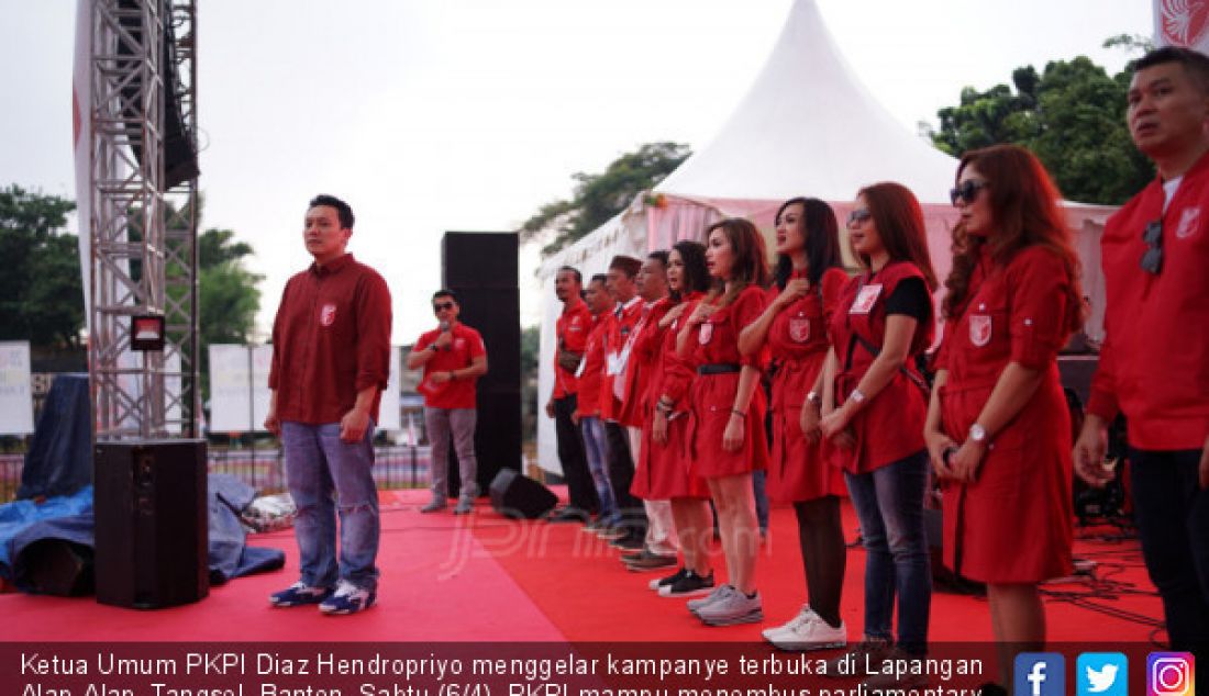 Ketua Umum PKPI Diaz Hendropriyo menggelar kampanye terbuka di Lapangan Alap-Alap, Tangsel, Banten, Sabtu (6/4). PKPI mampu menembus parliamentary threshold (PT) 4% dan mengirimkan kadernya ke Senayan. - JPNN.com