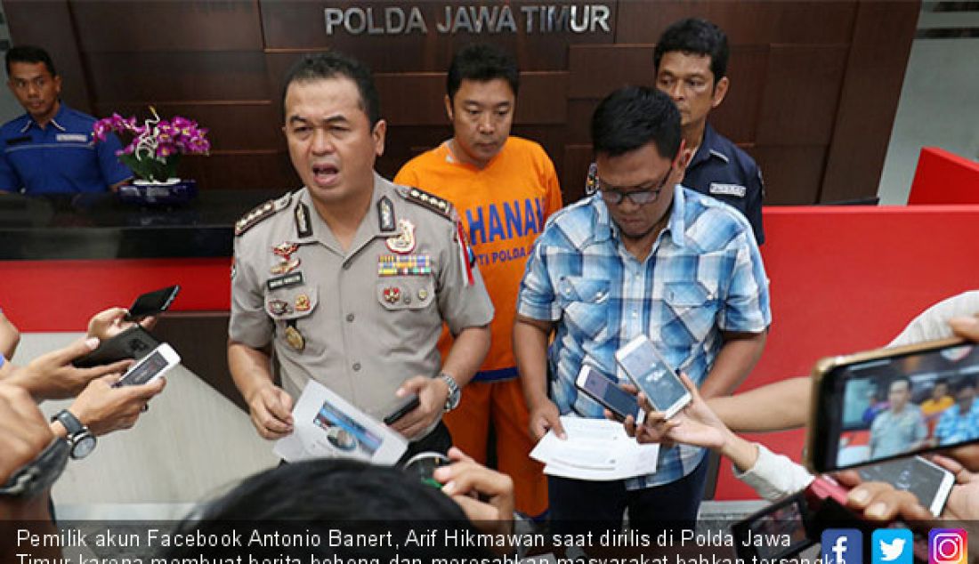 Pemilik akun Facebook Antonio Banert, Arif Hikmawan saat dirilis di Polda Jawa Timur karena membuat berita bohong dan meresahkan masyarakat bahkan tersangka juga mencatut nama JPNN sebagai tempat dia bekerja, Minggu (7/4). - JPNN.com