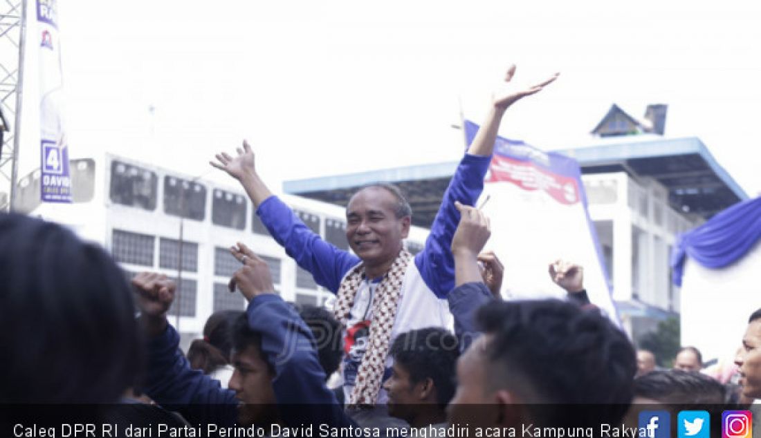 Caleg DPR RI dari Partai Perindo David Santosa menghadiri acara Kampung Rakyat Perindo di Stadion Hoegoeng, Palingan, Jawa Tengah, Sabtu (13/4). - JPNN.com