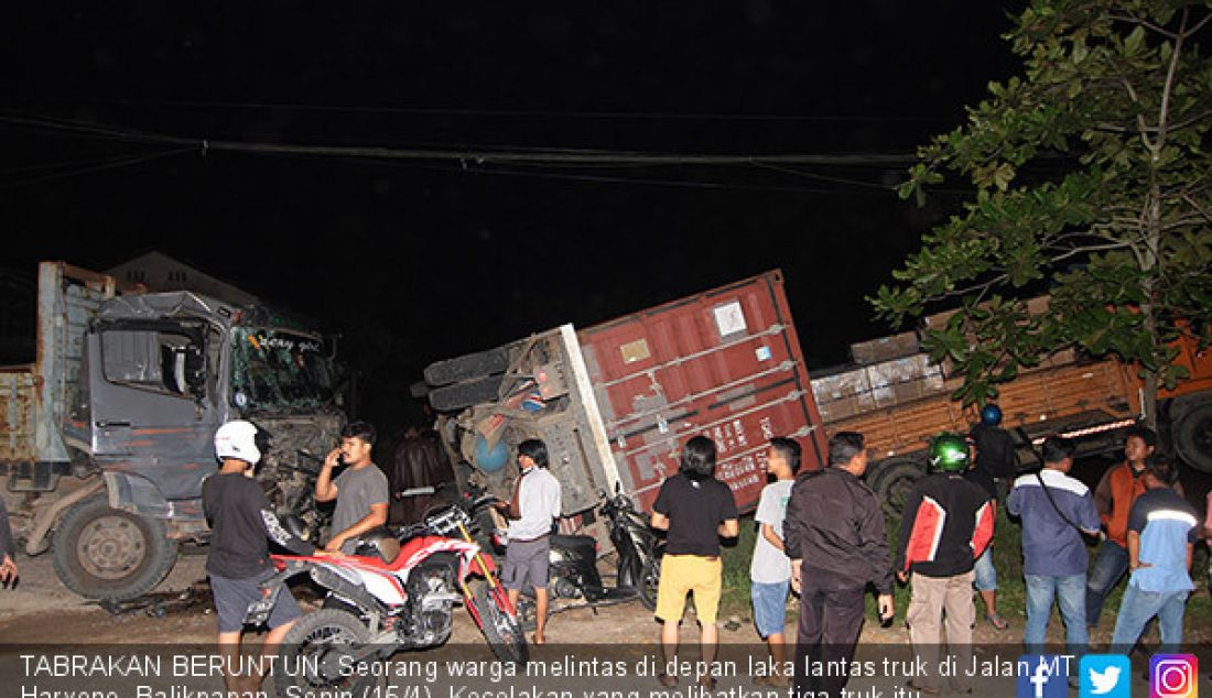 TABRAKAN BERUNTUN: Seorang warga melintas di depan laka lantas truk di Jalan MT Haryono, Balikpapan, Senin (15/4). Kecelakan yang melibatkan tiga truk itu terjadi sekitar pukul 18.30 Wita. - JPNN.com