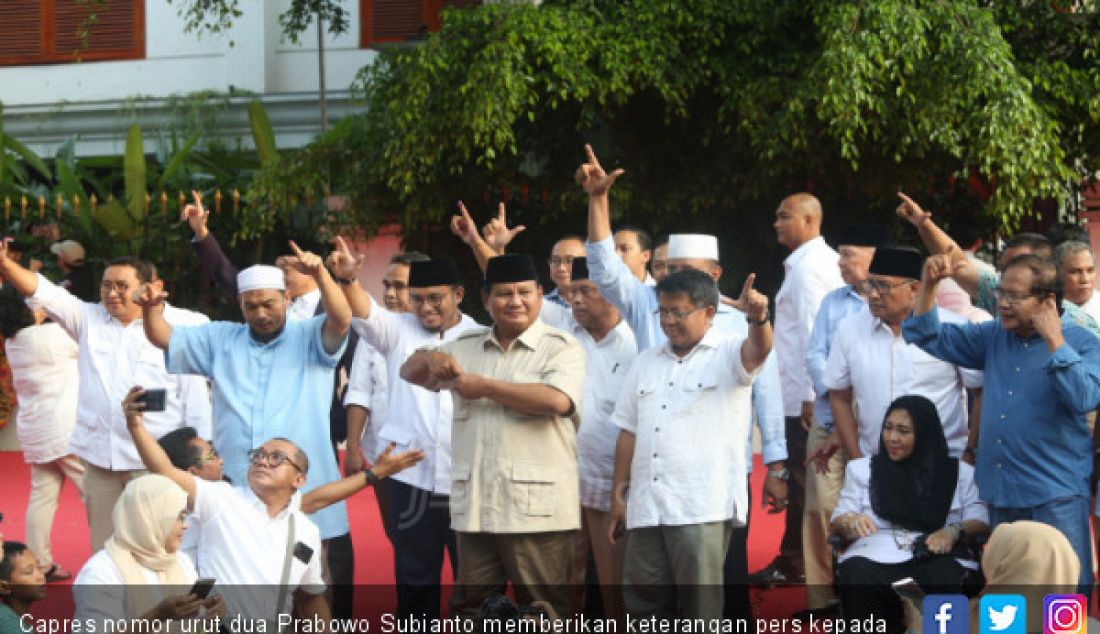 Capres nomor urut dua Prabowo Subianto memberikan keterangan pers kepada pendukungnya usai hasil quick count, Jakarta, Rabu (17/4). - JPNN.com