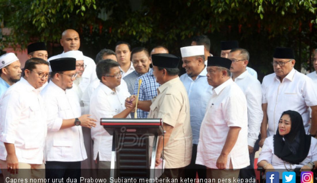 Capres nomor urut dua Prabowo Subianto memberikan keterangan pers kepada pendukungnya usai hasil quick count, Jakarta, Rabu (17/4). - JPNN.com