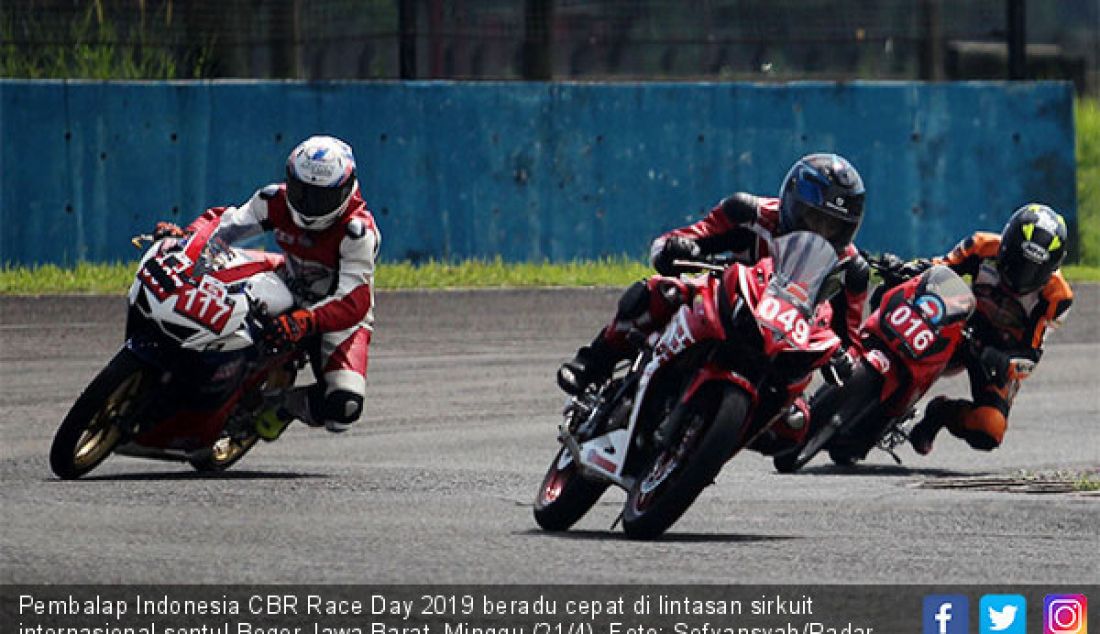 Pembalap Indonesia CBR Race Day 2019 beradu cepat di lintasan sirkuit internasional sentul Bogor Jawa Barat, Minggu (21/4). - JPNN.com