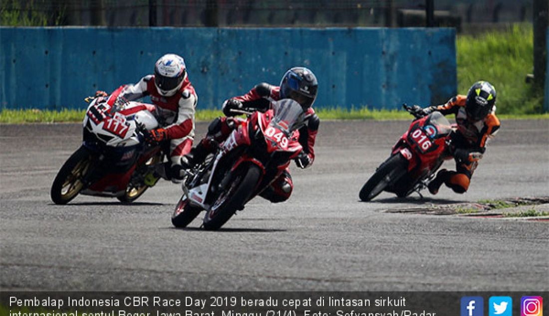 Pembalap Indonesia CBR Race Day 2019 beradu cepat di lintasan sirkuit internasional sentul Bogor Jawa Barat, Minggu (21/4). - JPNN.com