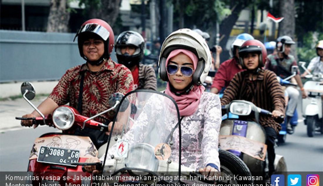 Komunitas vespa se-Jabodetabek merayakan peringatan hari Kartini di Kawasan Menteng, Jakarta, Minggu (21/4). Peringatan dimeriahkan dengan menggunakan baju Kebaya dan pria menggunakan lurik atau batik. - JPNN.com