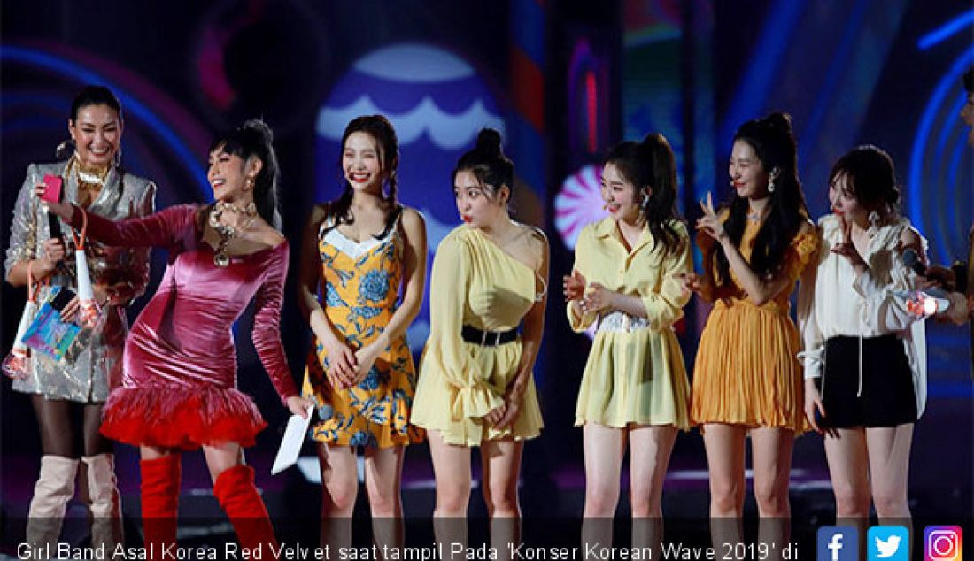 Girl Band Asal Korea Red Velvet saat tampil Pada 'Konser Korean Wave 2019' di lapangan Trans BSD City Tanggerang Selatan, Sabtu (27/4). - JPNN.com