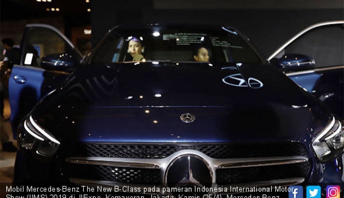 Mobil Mercedes-Benz The New B-Class pada pameran Indonesia International Motor Show (IIMS) 2019 di JIExpo, Kemayoran, Jakarta, Kamis (25/4). Mercedes Benz merilis The New B-Class bernuansa sporty dan dibanderol Rp 679 juta. - JPNN.com