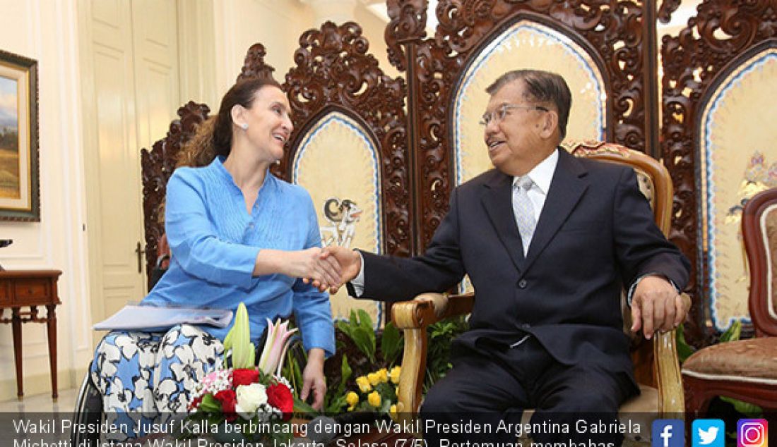 Wakil Presiden Jusuf Kalla berbincang dengan Wakil Presiden Argentina Gabriela Michetti di Istana Wakil Presiden Jakarta, Selasa (7/5). Pertemuan membahas hubungan bilateral serta perdagangan dan investasi kedua negara. - JPNN.com