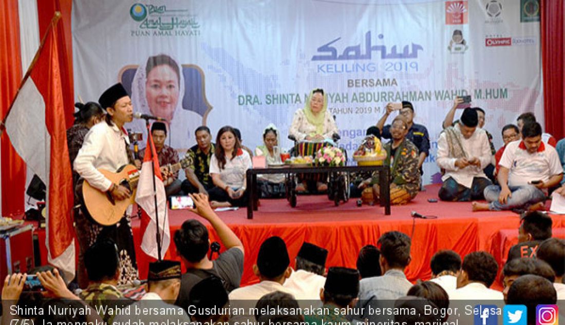 Shinta Nuriyah Wahid bersama Gusdurian melaksanakan sahur bersama, Bogor, Selasa (7/5). Ia mengaku sudah melaksanakan sahur bersama kaum minoritas, marjinal lainnya sejak lama bersama mendiang suaminya, Gusdur. - JPNN.com