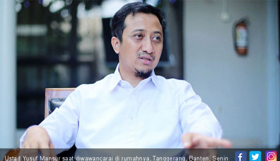 Ustad Yusuf Mansur saat diwawancarai di rumahnya, Tanggerang, Banten, Senin (6/5). - JPNN.com