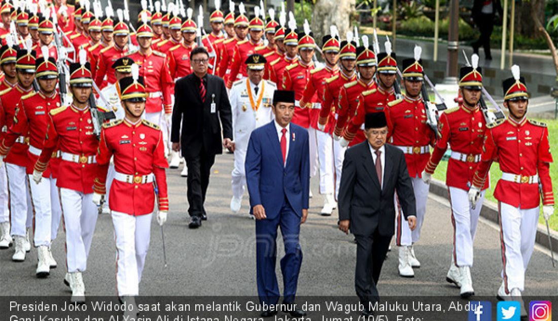 Presiden Joko Widodo saat akan melantik Gubernur dan Wagub Maluku Utara, Abdul Gani Kasuba dan Al Yasin Ali di Istana Negara, Jakarta, Jumat (10/5). - JPNN.com