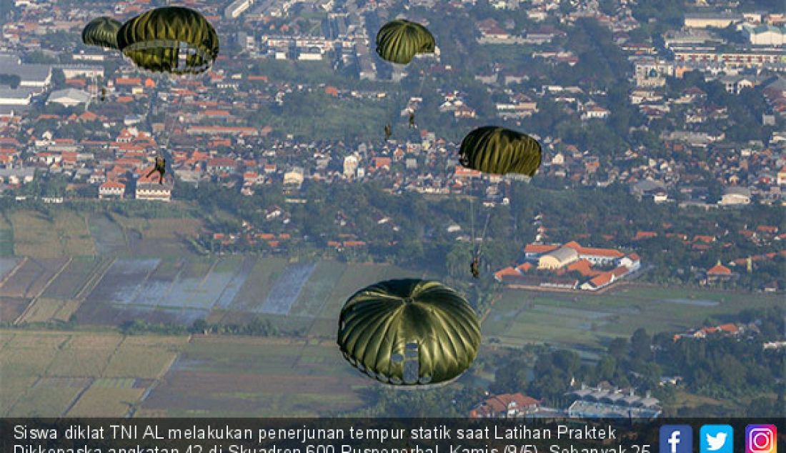 Siswa diklat TNI AL melakukan penerjunan tempur statik saat Latihan Praktek Dikkopaska angkatan 42 di Skuadron 600 Puspenerbal, Kamis (9/5). Sebanyak 25 siswa TNI AL berhasil memasuki tahap terakhir pelatihan dikkopaska. - JPNN.com